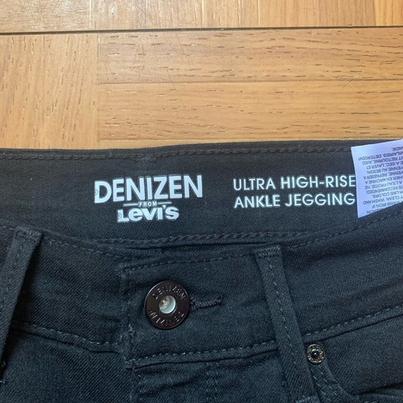 Black Levi Jeans! - Picture 3 of 4